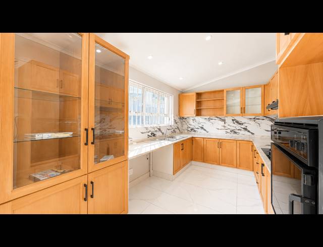4 BEDROOM FREEHOLD FOR SALE IN WINDERMERE